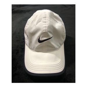 Nike Men’s Dri Fit Featherlight Adjustable Hat